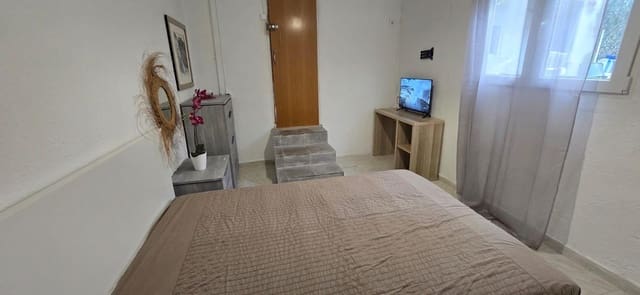 Apartamento de 4 habitaciones en Benicalap, València ciudad en alquiler - 400 € (Ref: 9881961)