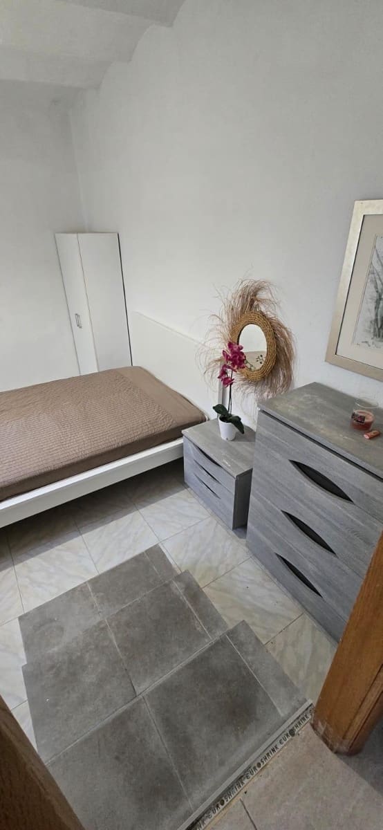Apartamento de 4 habitaciones en València ciudad en alquiler - 400 € (Ref: 9881961)