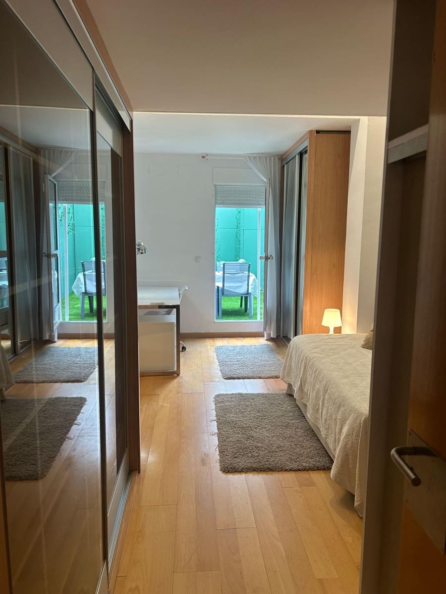 Piso de 3 habitaciones en València ciudad en alquiler - 2.500 € (Ref: 9890409)