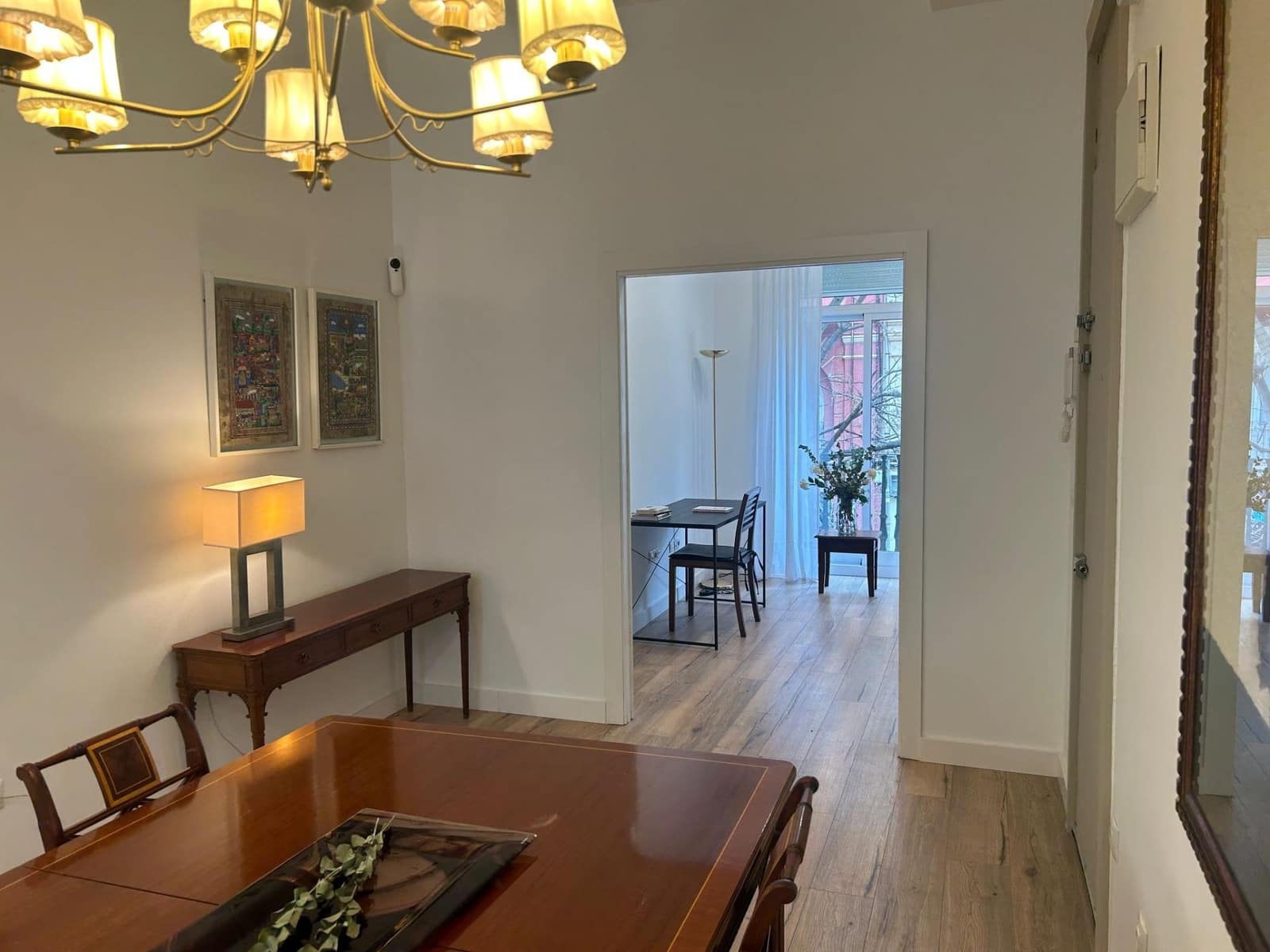 Piso de 3 habitaciones en València ciudad en alquiler - 2.500 € (Ref: 9890409)
