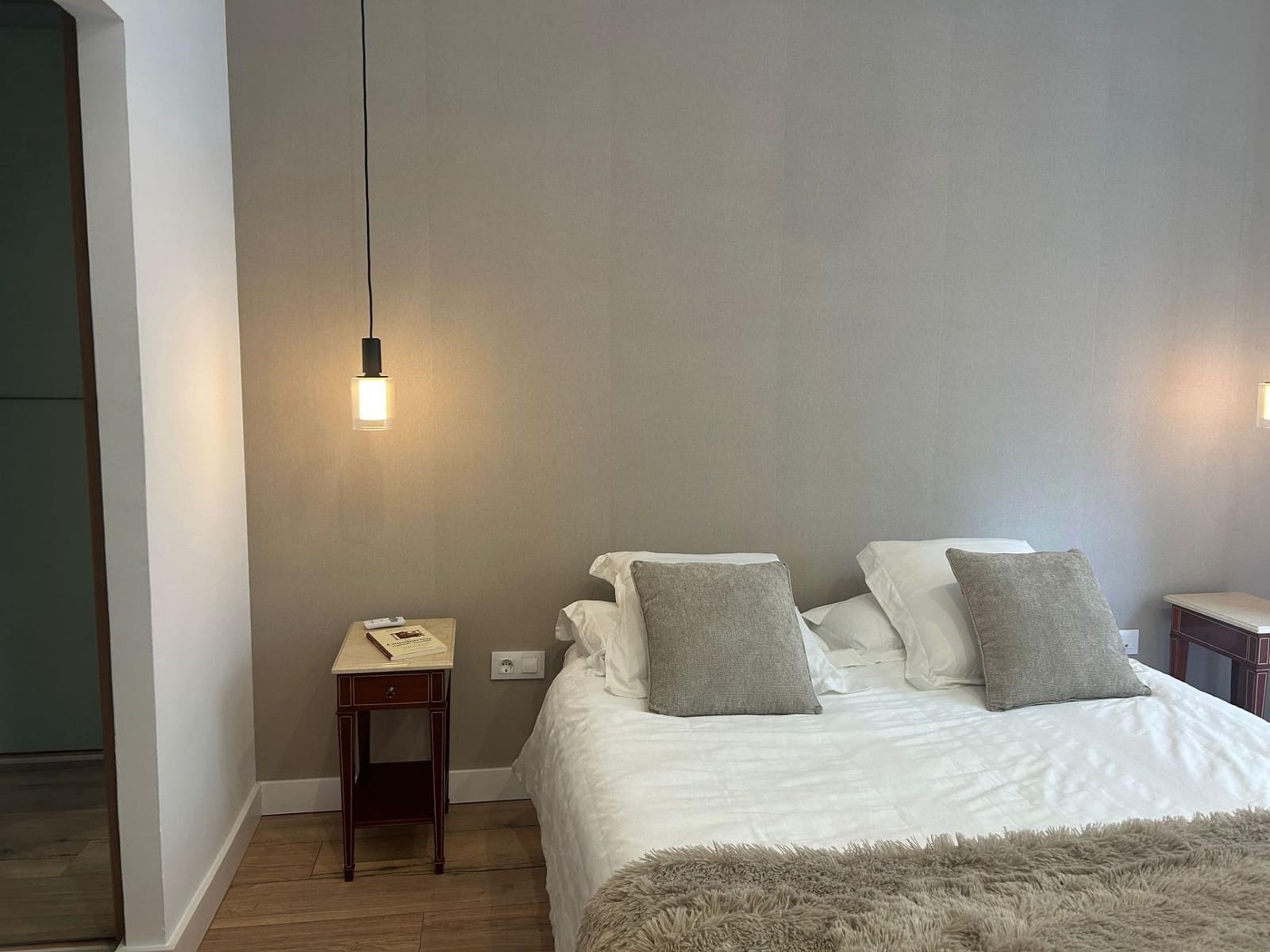 Piso de 3 habitaciones en València ciudad en alquiler - 2.500 € (Ref: 9890409)