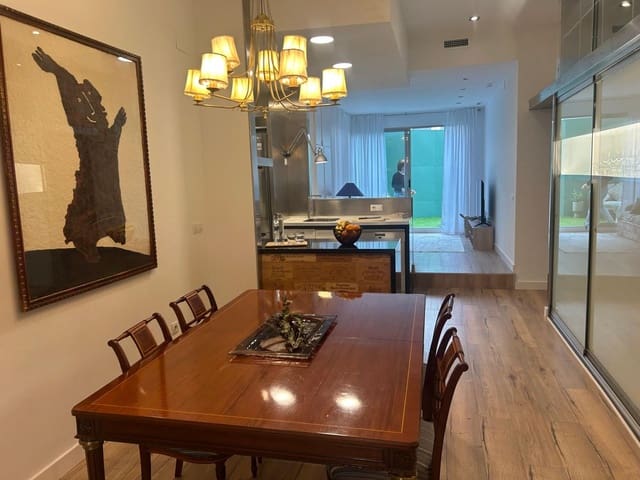 Piso de 3 habitaciones en La Gran Via, València ciudad en alquiler - 2.500 € (Ref: 9890409)