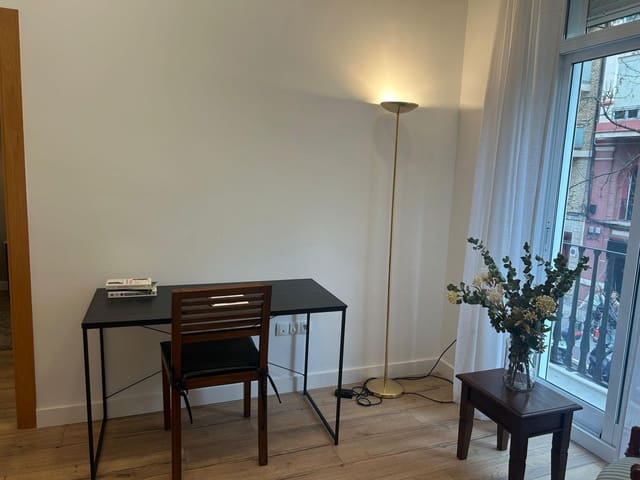 Piso de 3 habitaciones en La Gran Via, València ciudad en alquiler - 2.500 € (Ref: 9890409)