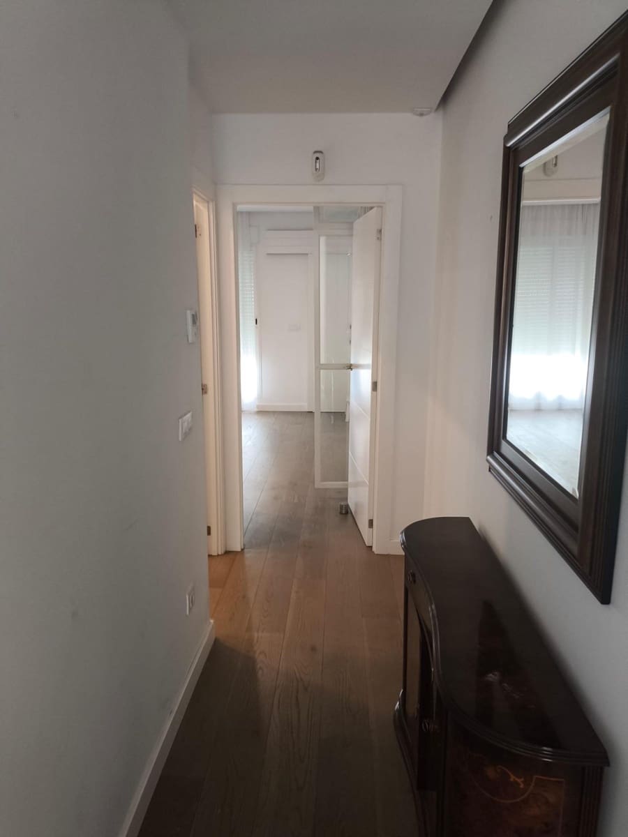 3 bedroom Penthouse for rent in Valencia city - € 2,500 (Ref: 9890410)