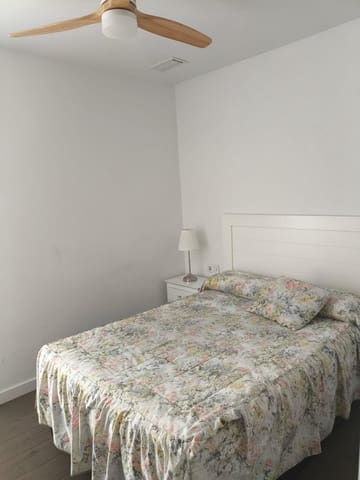 3 bedroom Penthouse for rent in Arrancapins, Valencia city - € 2,500 (Ref: 9890410)