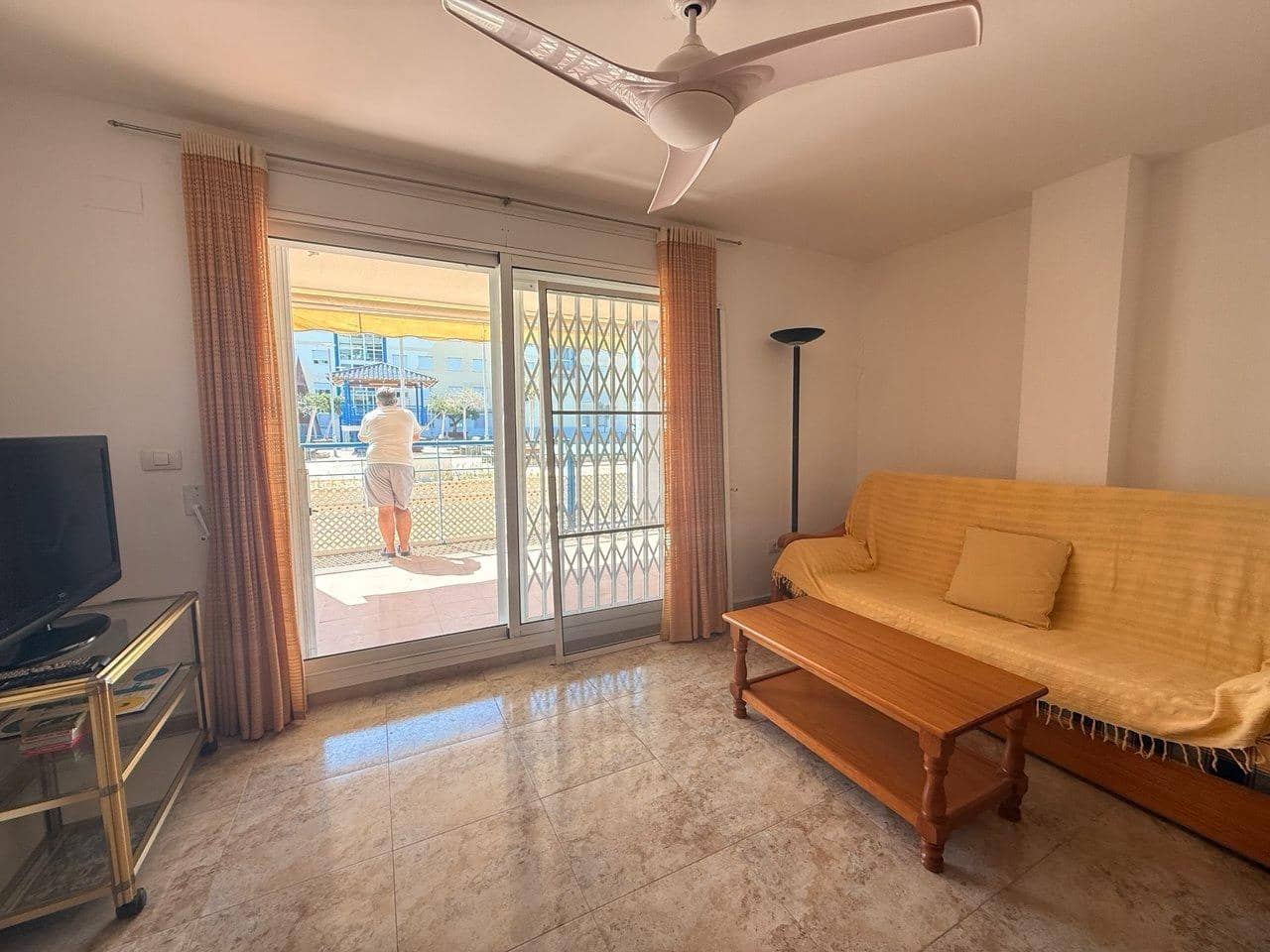 Piso de 2 habitaciones en Chilches en venta - 150.000 € (Ref: 9903956)