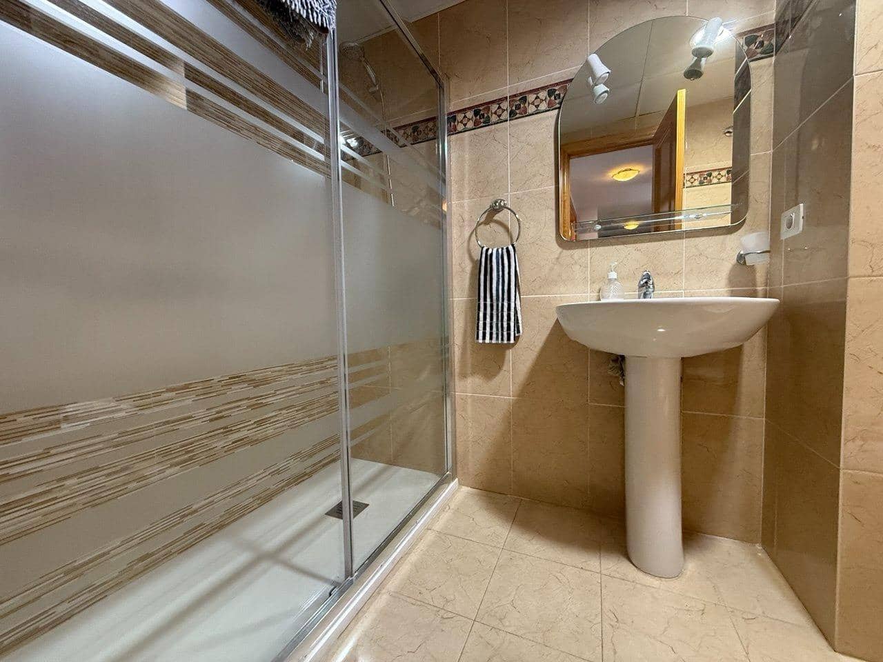 Piso de 2 habitaciones en Chilches en venta - 150.000 € (Ref: 9903956)