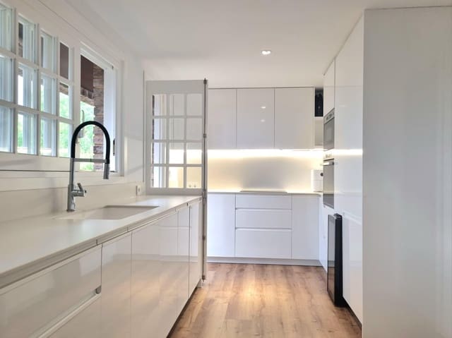 Ático de 5 habitaciones en Rocafort en alquiler con piscina garaje - 3.750 € (Ref: 9911090)