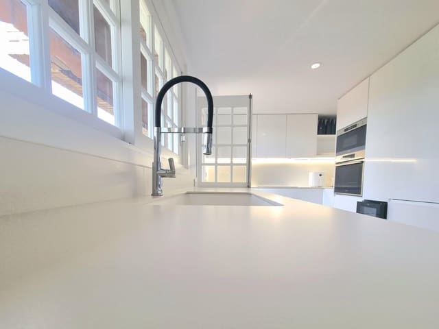 Ático de 5 habitaciones en Rocafort en alquiler con piscina garaje - 3.750 € (Ref: 9911090)