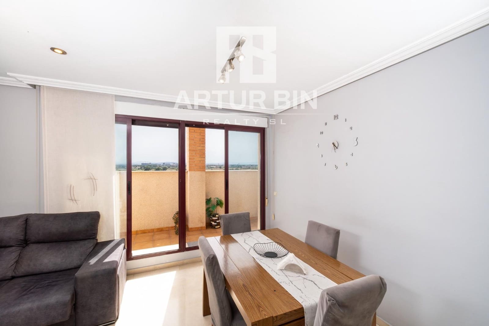 3 bedroom Penthouse for sale in Valencia city with pool - € 550,000 (Ref: 9922327)