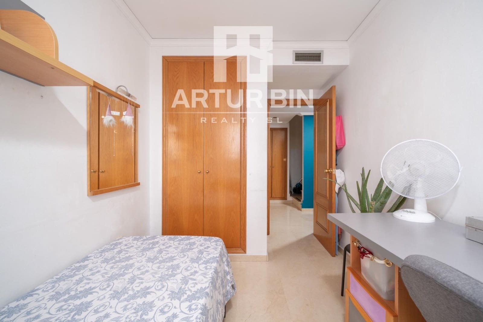 3 bedroom Penthouse for sale in Valencia city with pool - € 550,000 (Ref: 9922327)