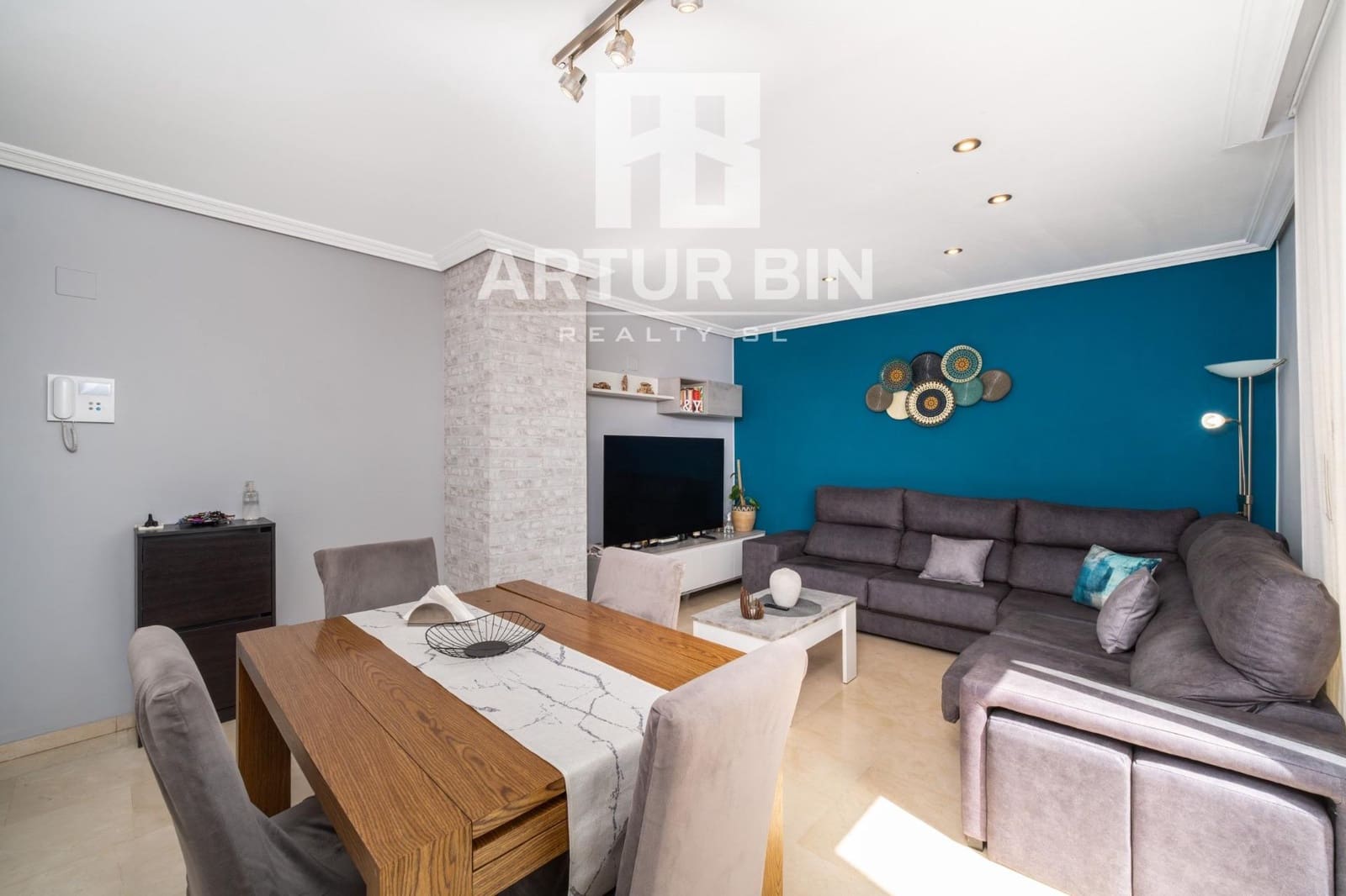 3 bedroom Penthouse for sale in Valencia city with pool - € 550,000 (Ref: 9922327)