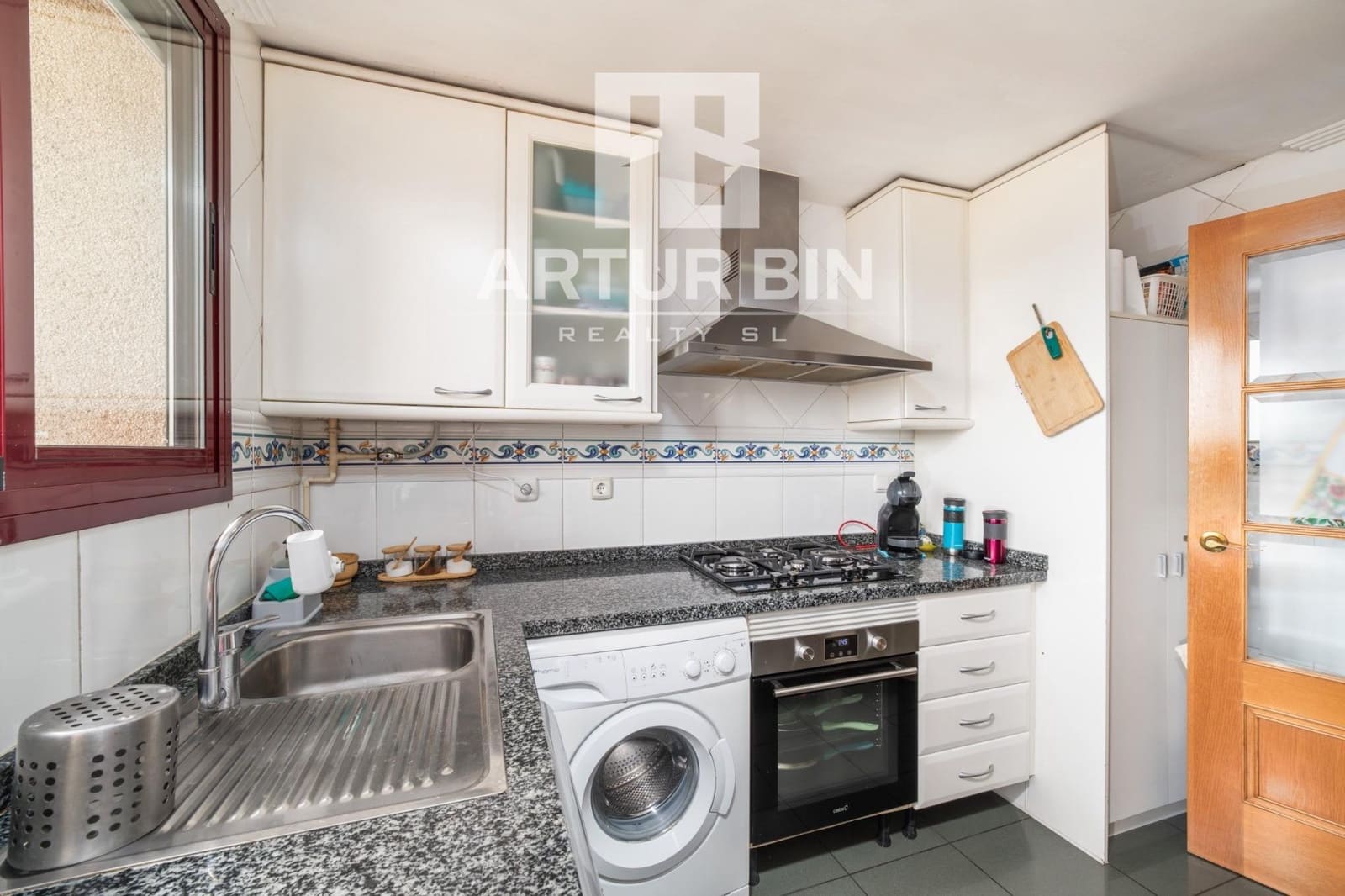 3 bedroom Penthouse for sale in Valencia city with pool - € 550,000 (Ref: 9922327)