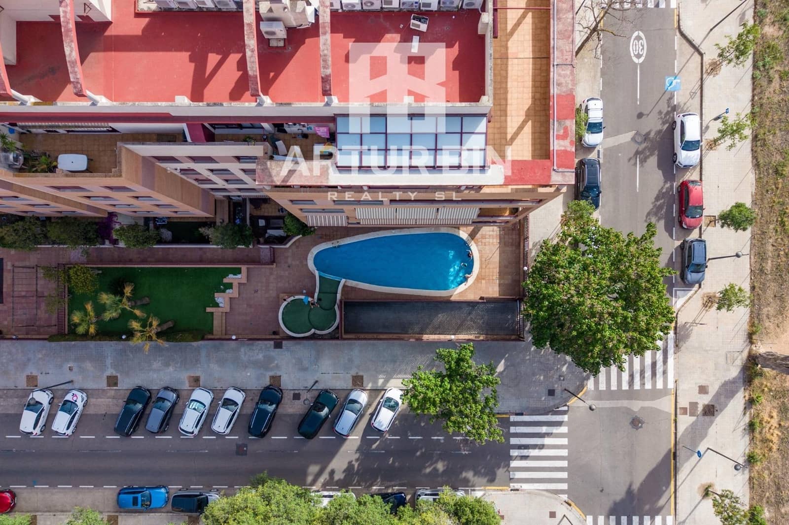 3 bedroom Penthouse for sale in Valencia city with pool - € 550,000 (Ref: 9922327)