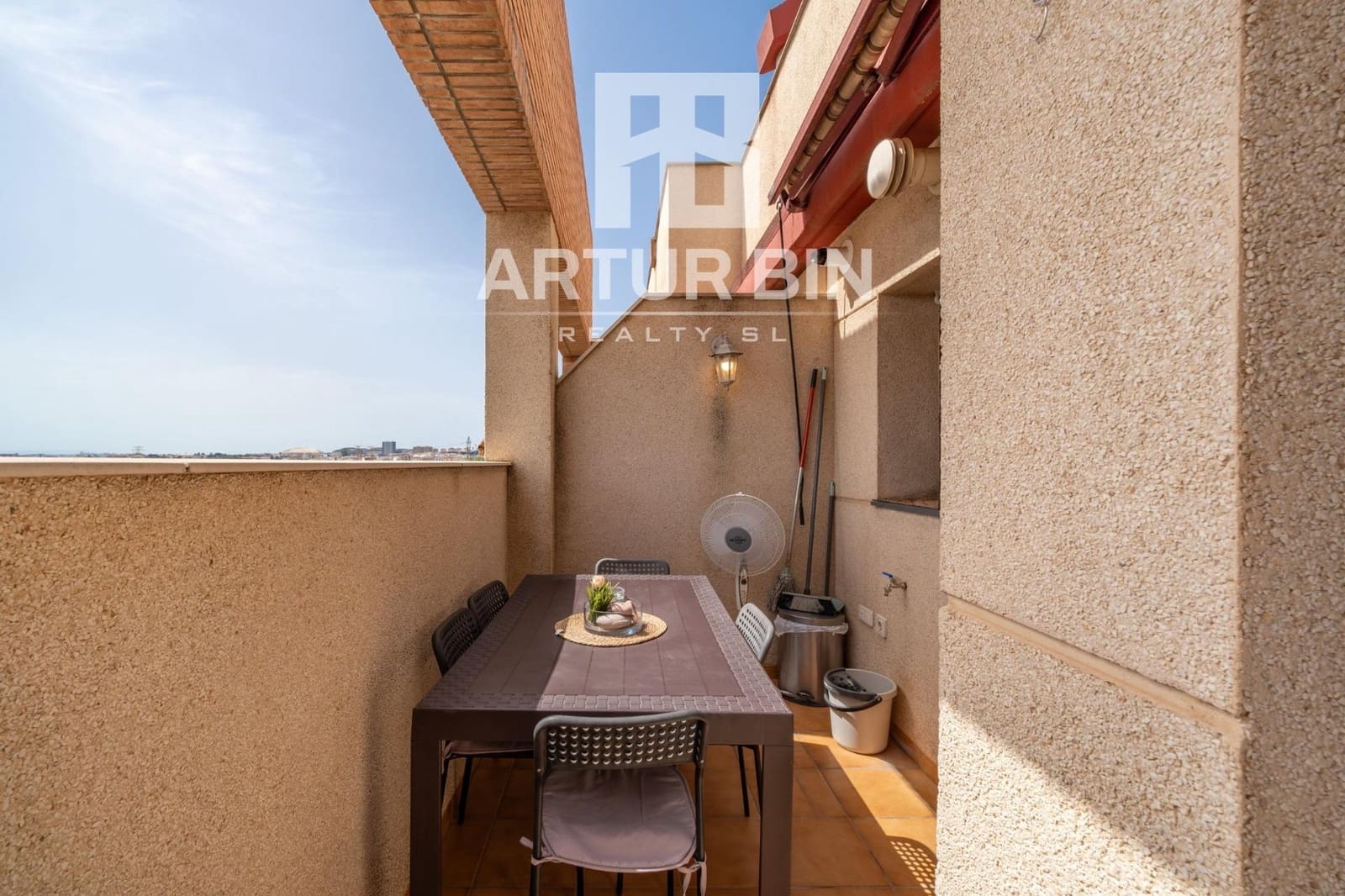 3 bedroom Penthouse for sale in Valencia city with pool - € 550,000 (Ref: 9922327)