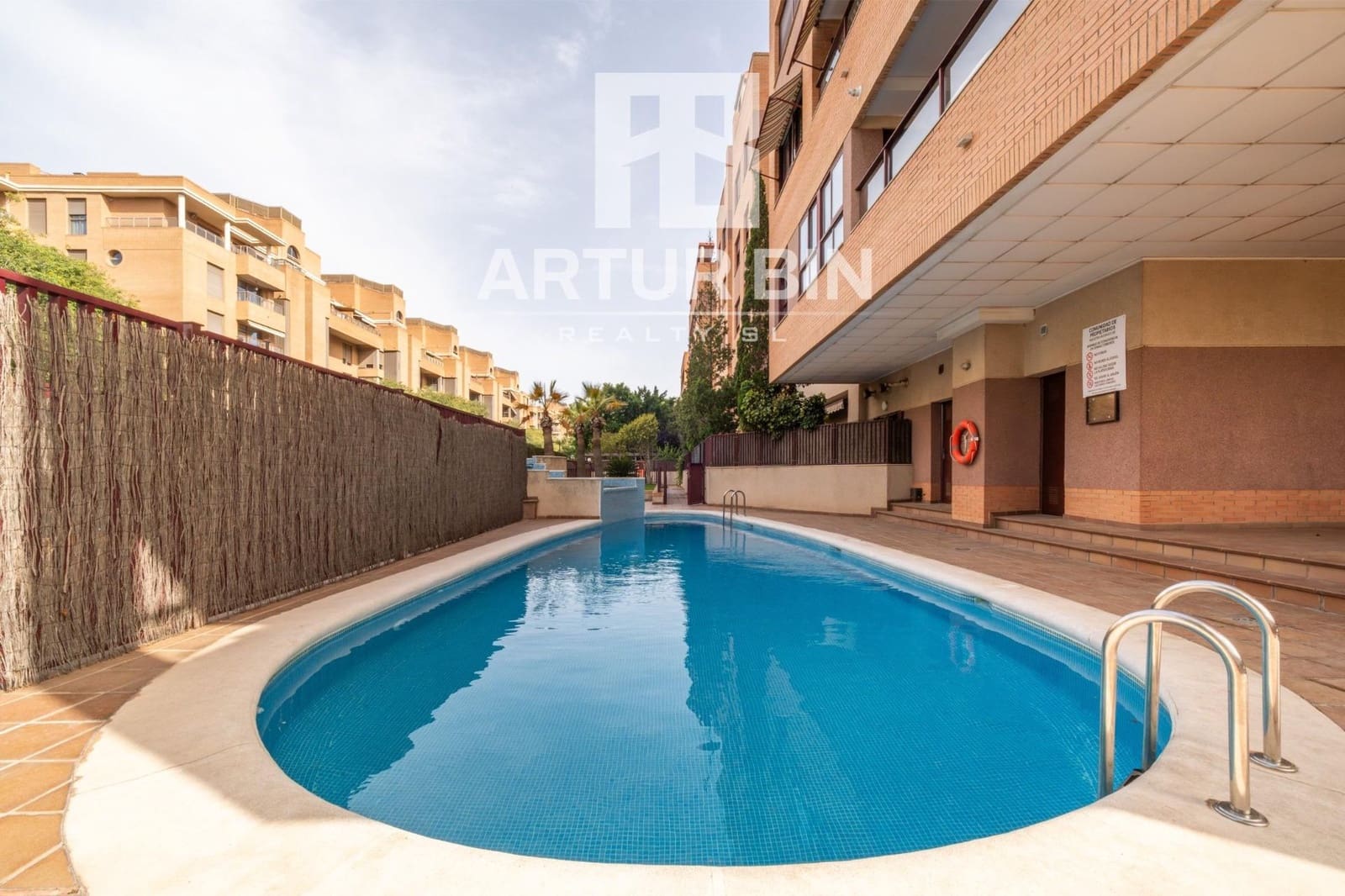 3 bedroom Penthouse for sale in Valencia city with pool - € 550,000 (Ref: 9922327)
