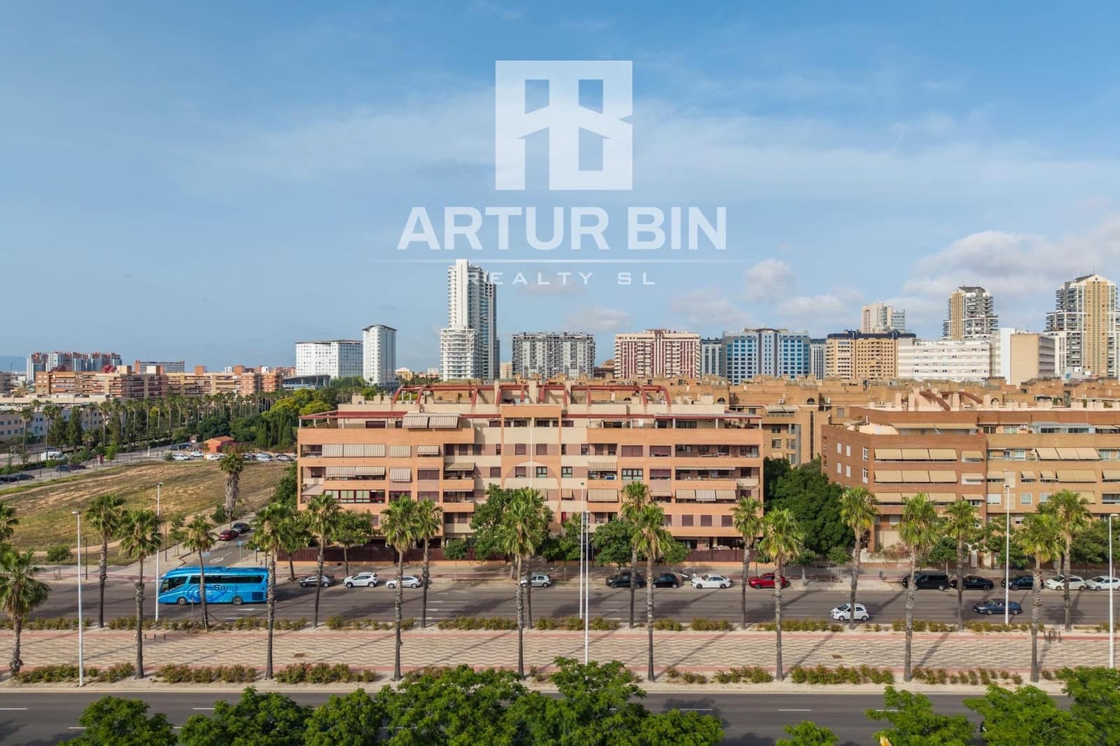3 bedroom Penthouse for sale in Valencia city with pool - € 550,000 (Ref: 9922327)