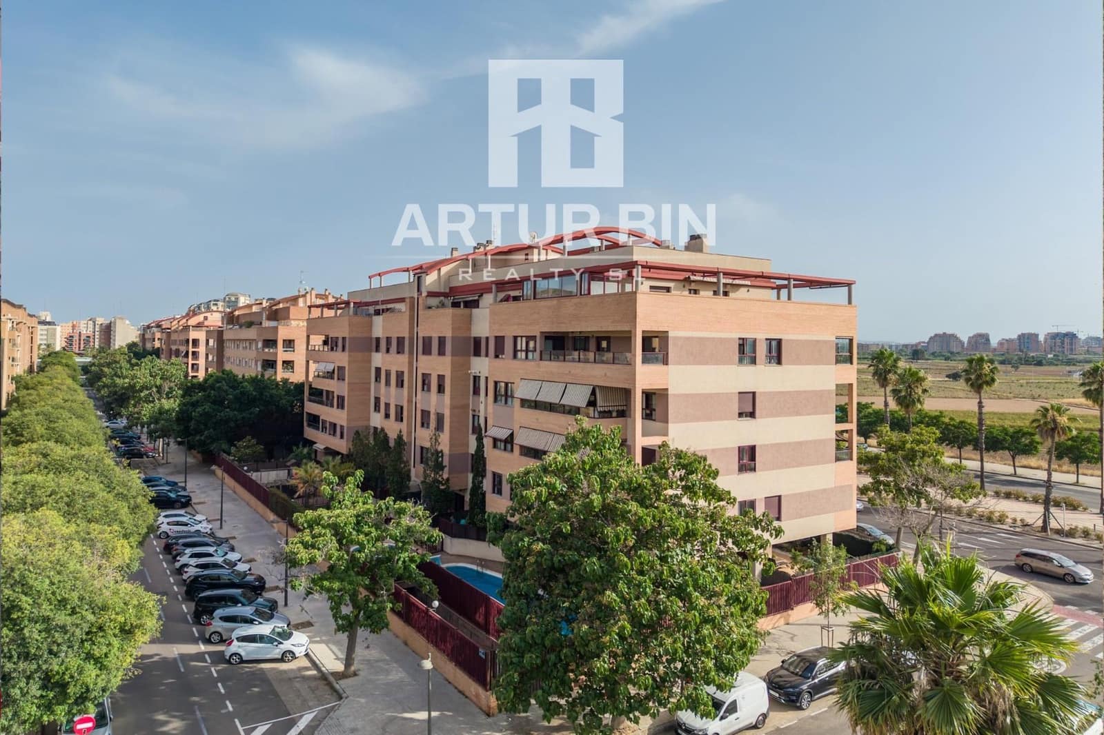 3 bedroom Penthouse for sale in Valencia city with pool - € 550,000 (Ref: 9922327)