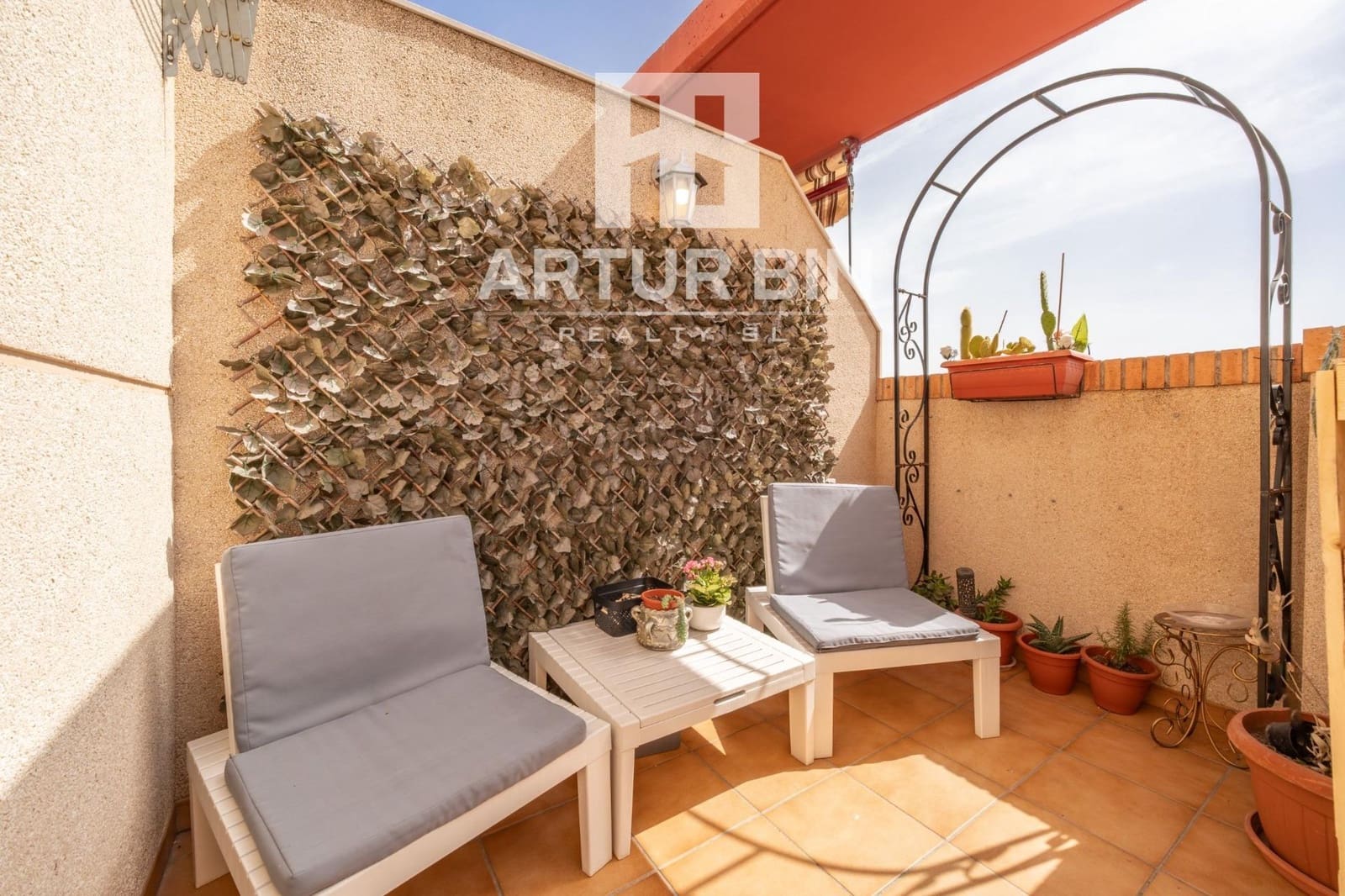 3 bedroom Penthouse for sale in Valencia city with pool - € 550,000 (Ref: 9922327)