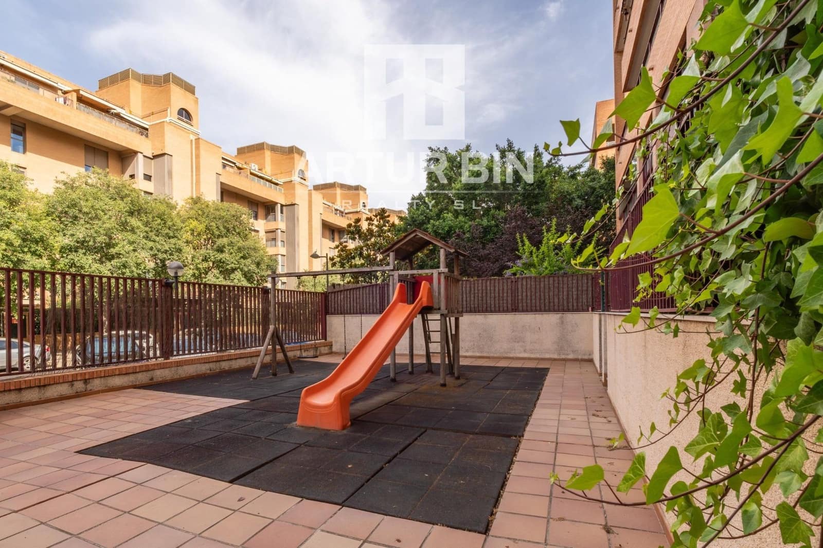 3 bedroom Penthouse for sale in Valencia city with pool - € 550,000 (Ref: 9922327)