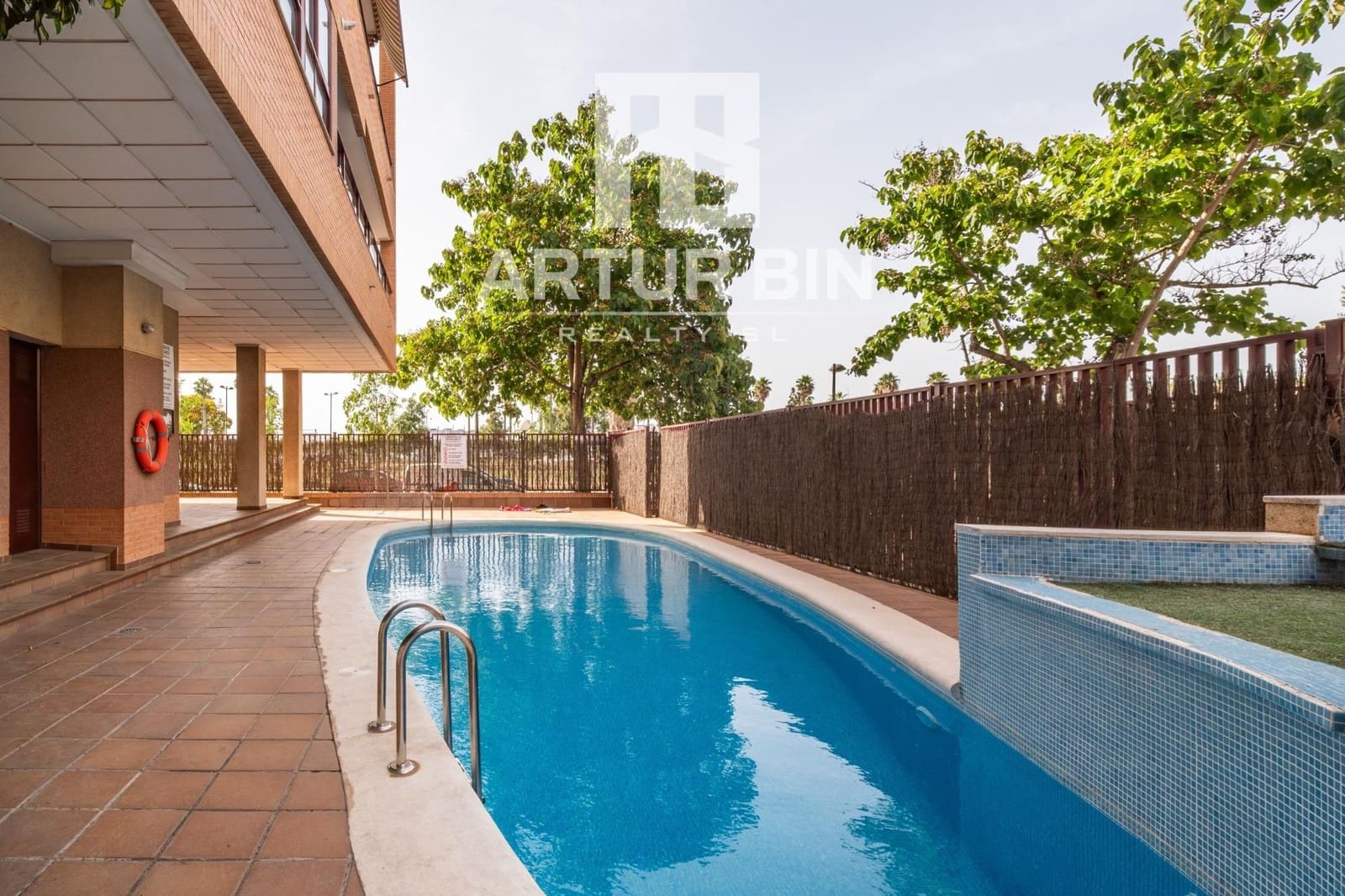 3 bedroom Penthouse for sale in Valencia city with pool - € 550,000 (Ref: 9922327)