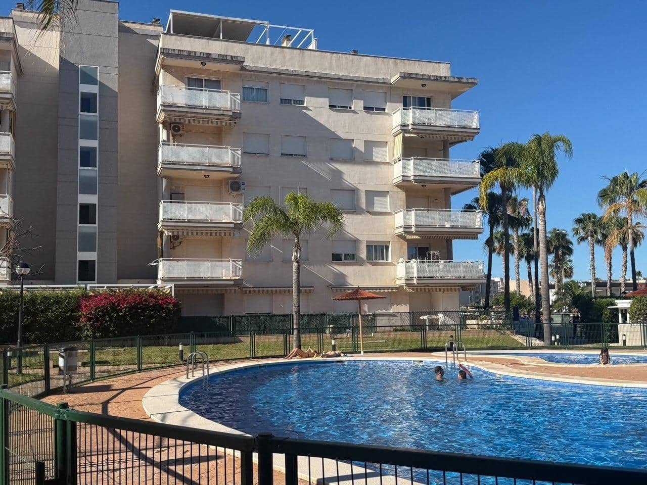2 slaapkamer Flat te huur in Canet d'En Berenguer met zwembad - € 1.000 (Ref: 9922328)