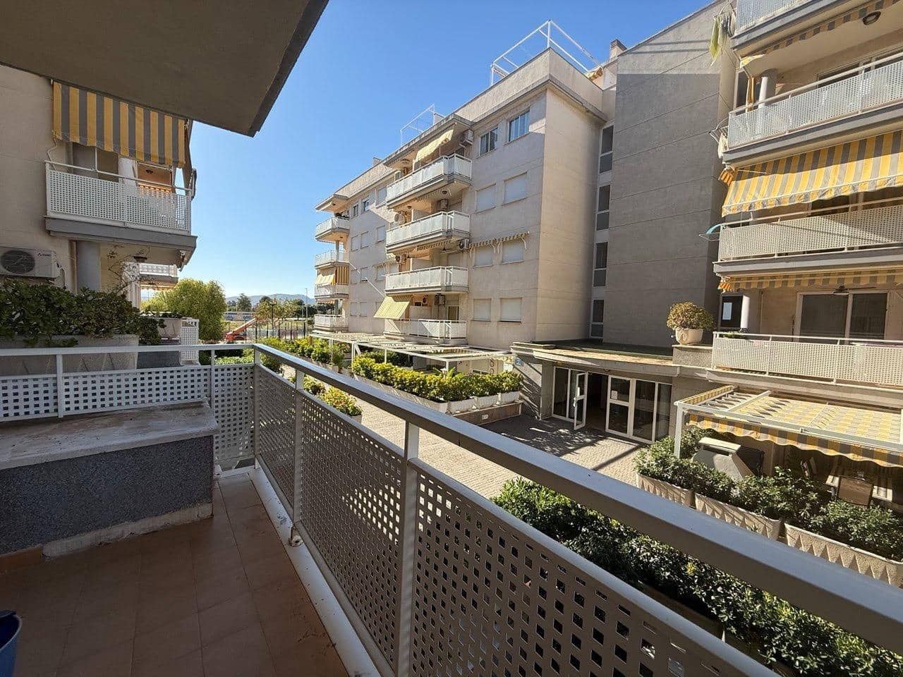 2 slaapkamer Flat te huur in Canet d'En Berenguer met zwembad - € 1.000 (Ref: 9922328)