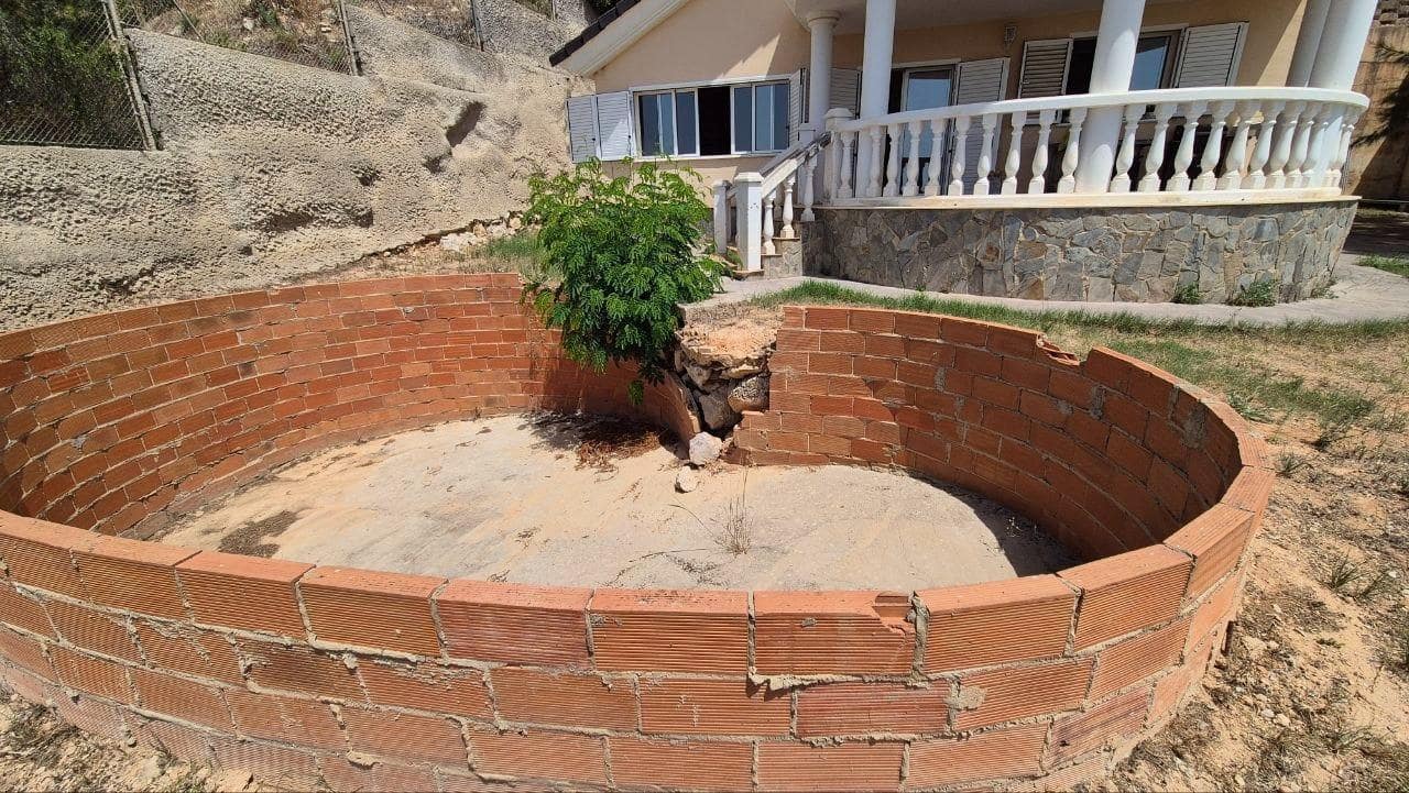 3 bedroom Villa for sale in Torrent with pool garage - € 420,000 (Ref: 9922330)