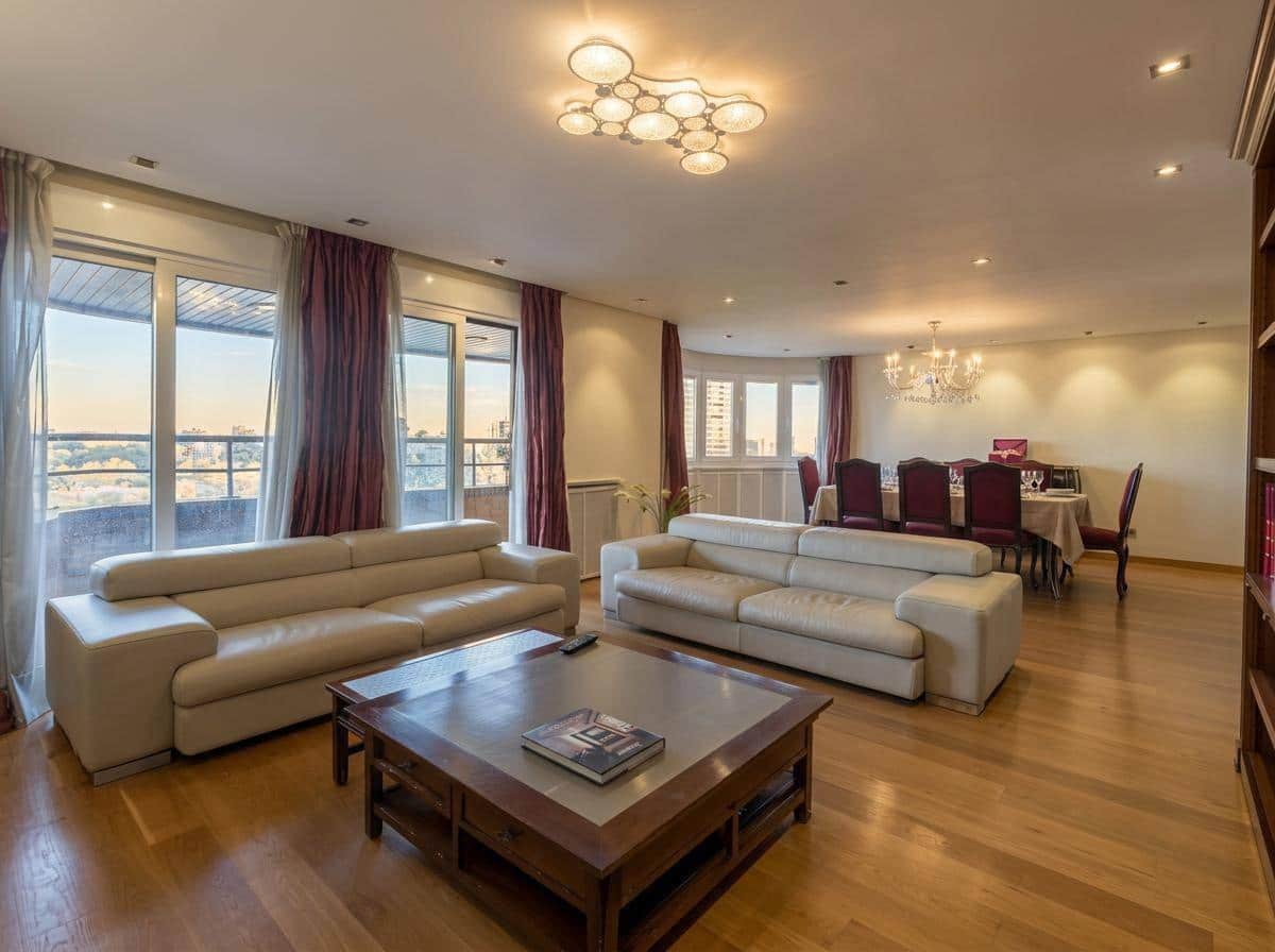 7 Zimmer Wohnung zu verkaufen in Valencia Stadt mit Garage - 2.300.000 € (Ref: 9934229)