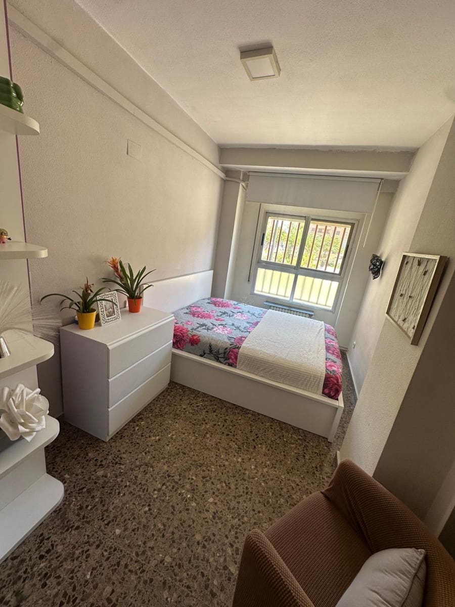 3 bedroom Flat for sale in Valencia city with garage - € 315,000 (Ref: 9942545)