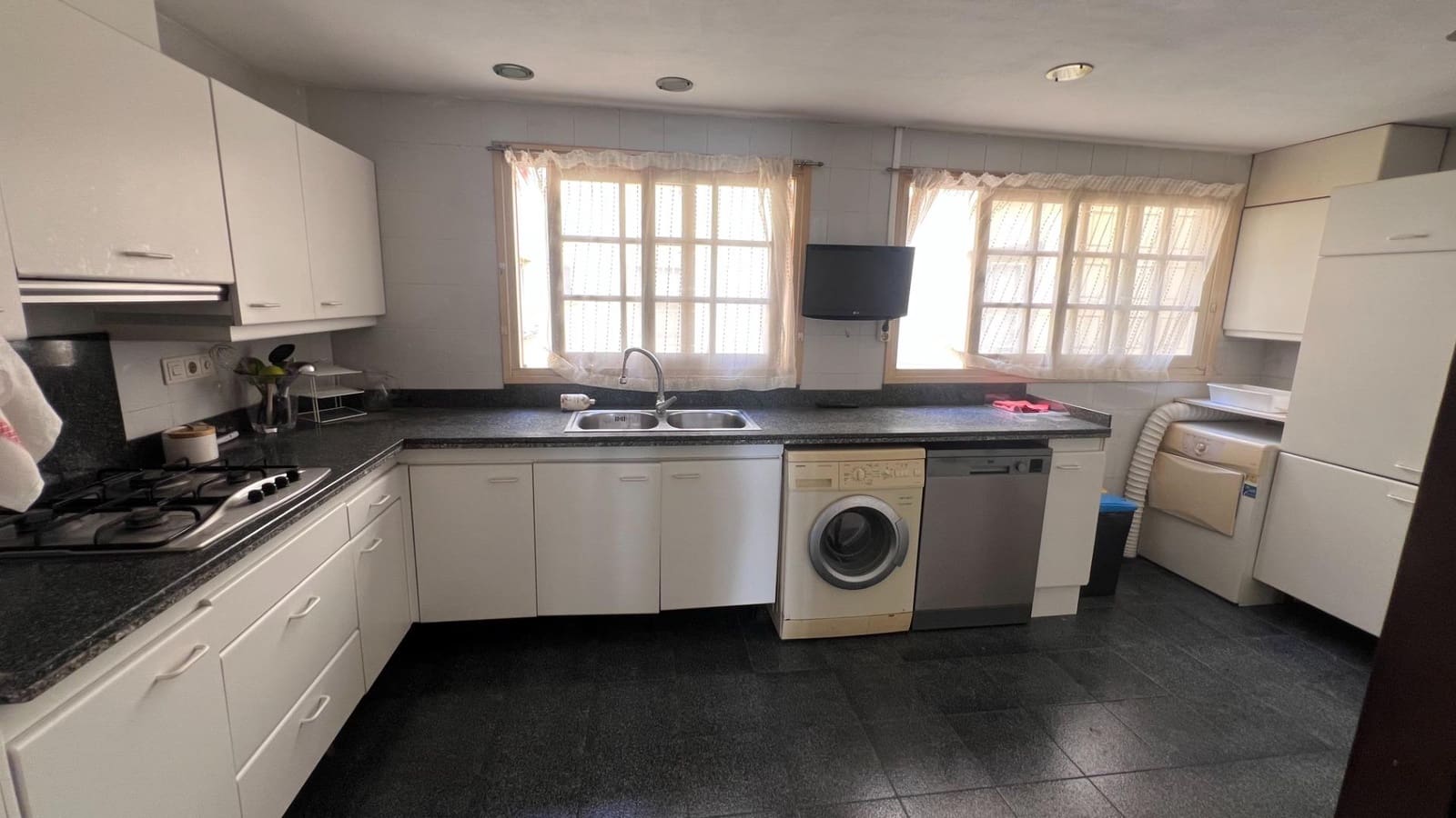 4 soveværelse Lejlighed til salg i Gandia med garage - € 225.000 (Ref: 9947941)
