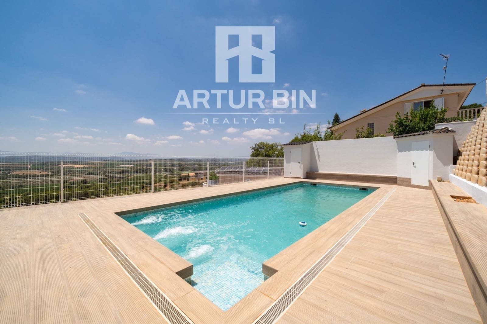 3 bedroom Villa for sale in Torrent with pool garage - € 579,000 (Ref: 9947942)