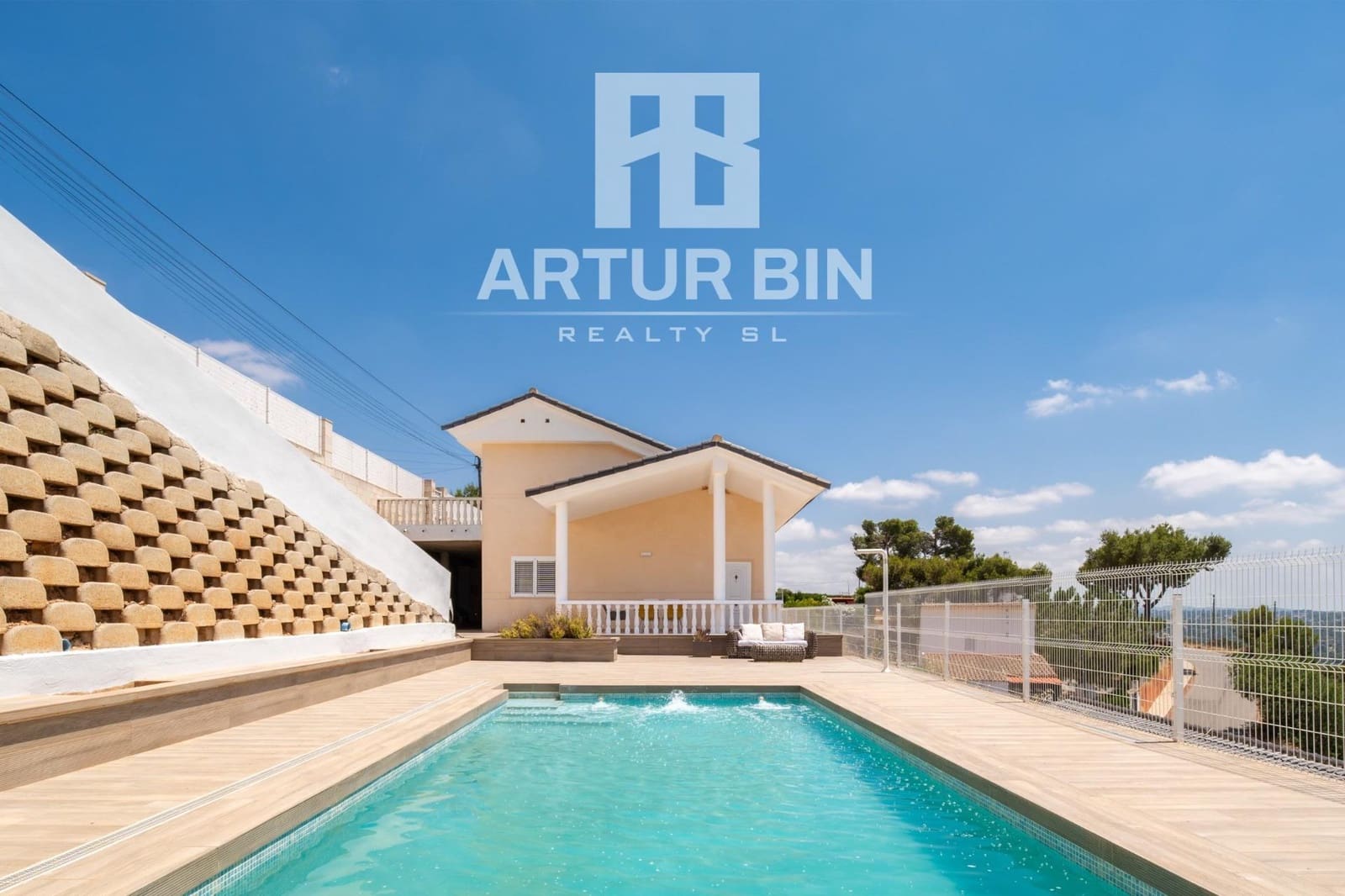 3 bedroom Villa for sale in Torrent with pool garage - € 579,000 (Ref: 9947942)
