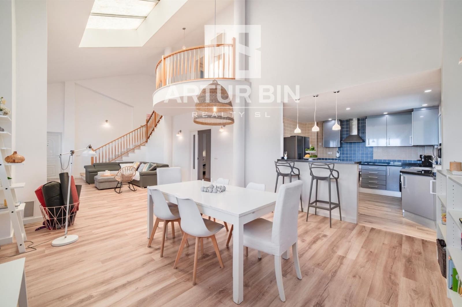 3 bedroom Villa for sale in Torrent with pool garage - € 579,000 (Ref: 9947942)