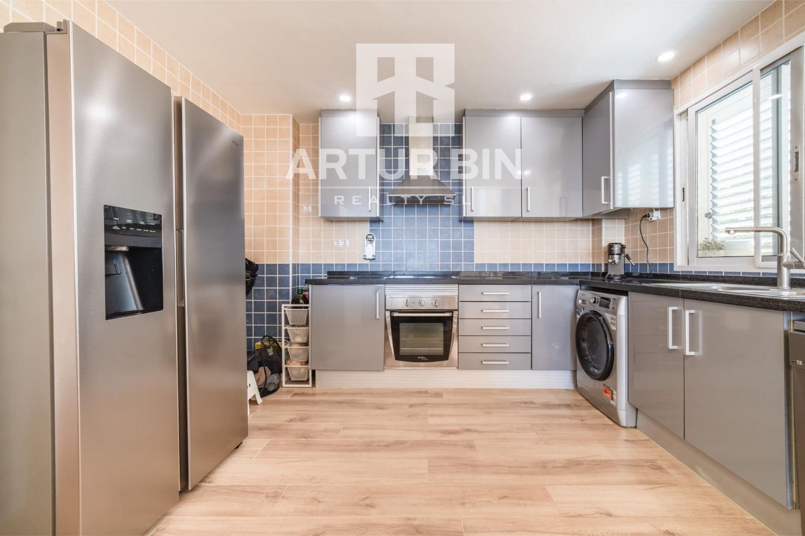3 bedroom Villa for sale in Torrent with pool garage - € 579,000 (Ref: 9947942)