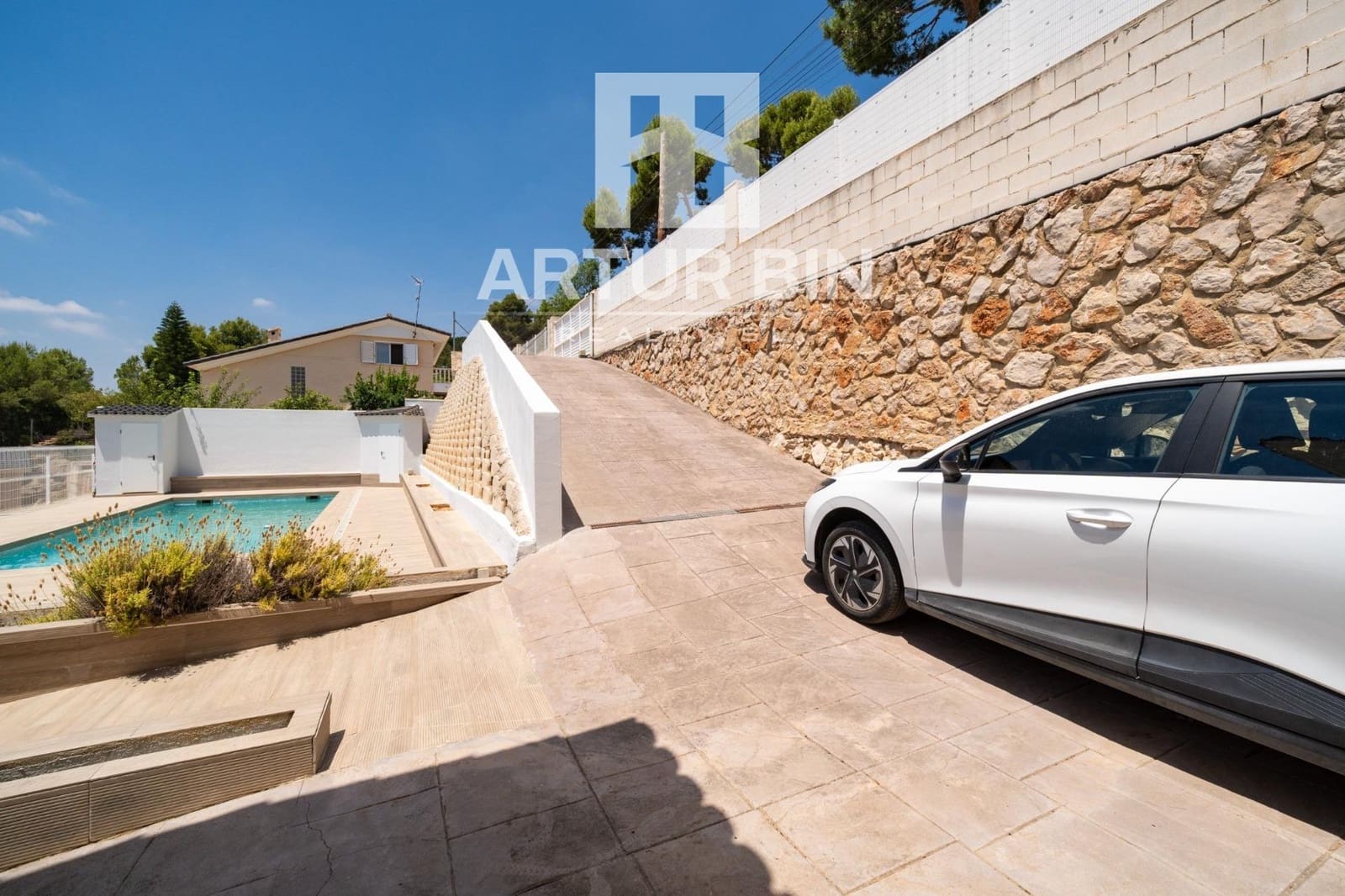 3 bedroom Villa for sale in Torrent with pool garage - € 579,000 (Ref: 9947942)