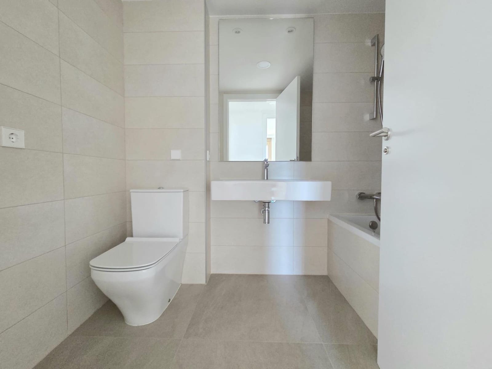 2 bedroom Flat for rent in Godella with pool garage - € 2,100 (Ref: 9952658)