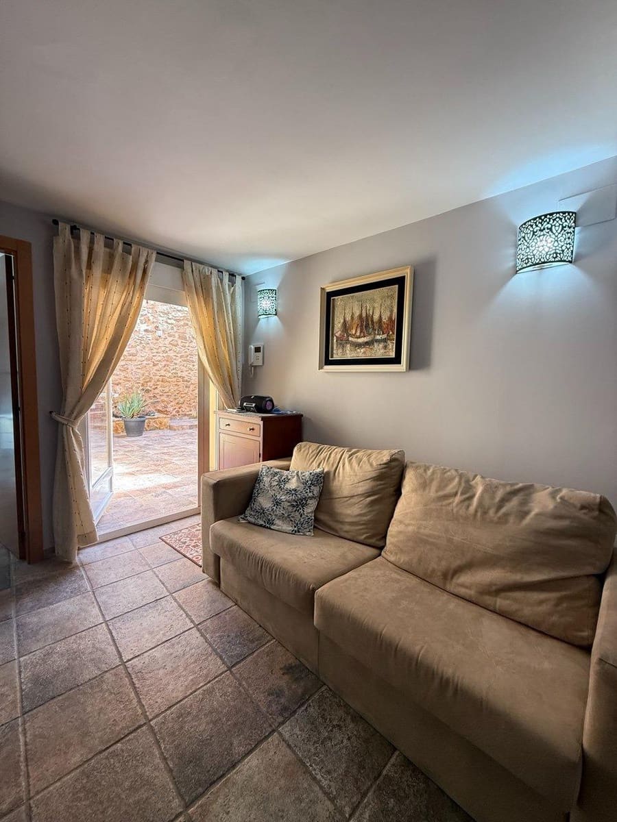 Casa de 5 habitaciones en Villar del Arzobispo en venta - 260.000 € (Ref: 9965309)