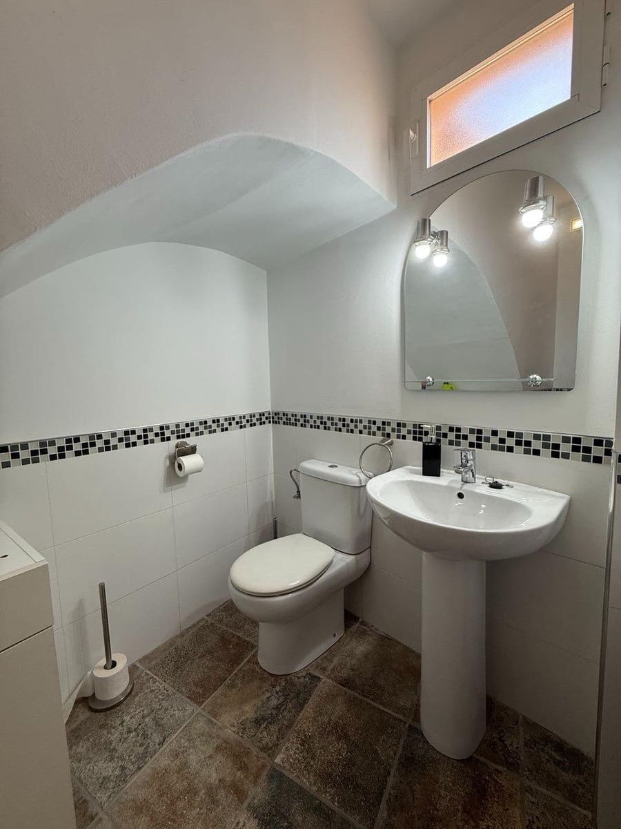 Casa de 5 habitaciones en Villar del Arzobispo en venta - 260.000 € (Ref: 9965309)