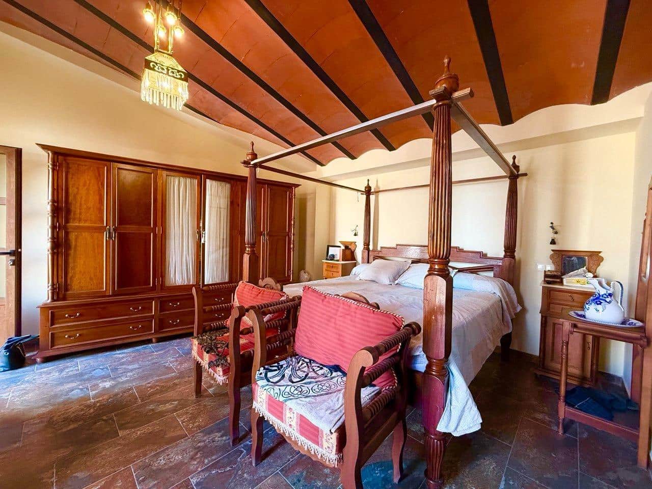 Casa de 5 habitaciones en Villar del Arzobispo en venta - 260.000 € (Ref: 9965309)