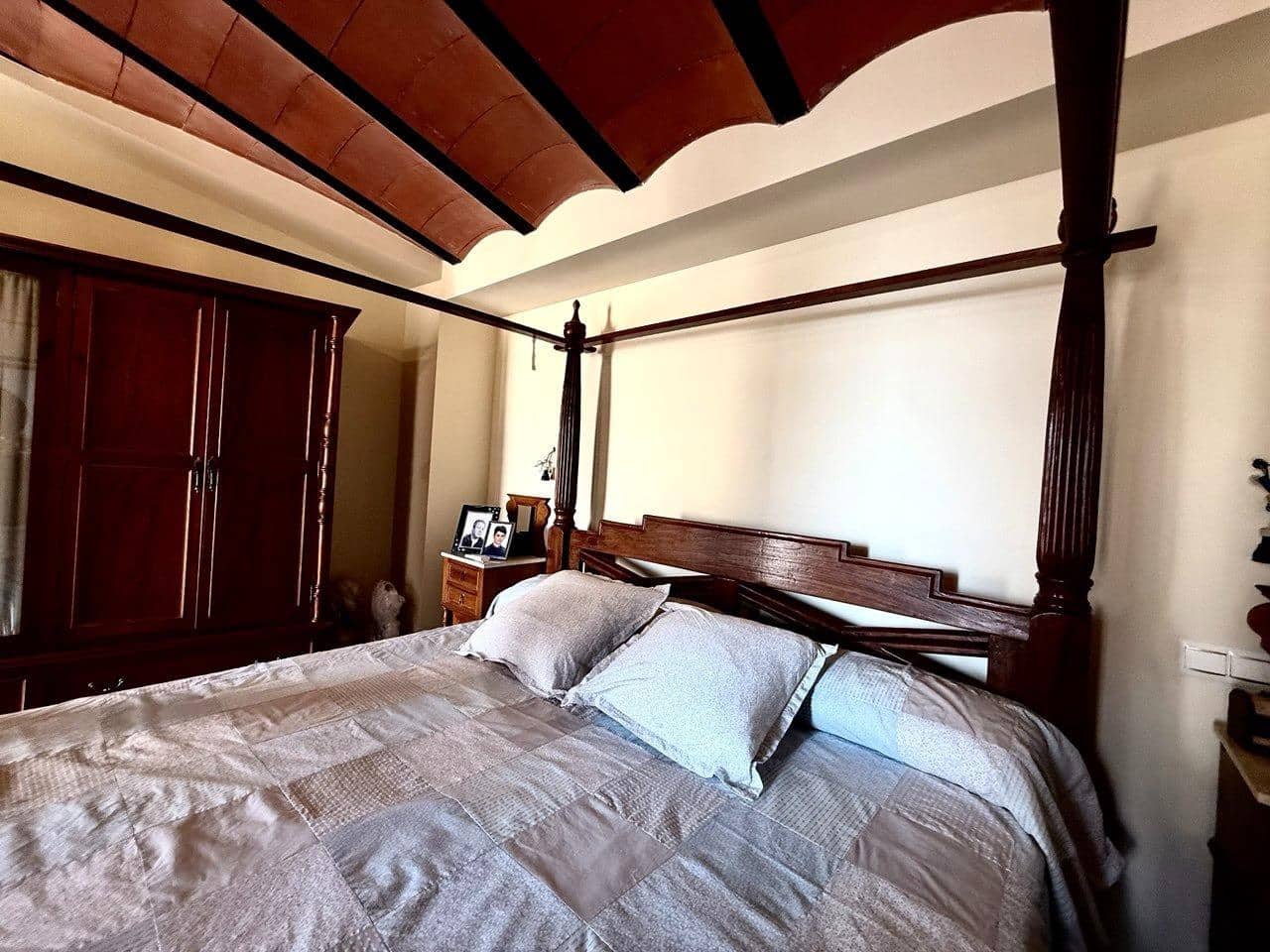 Casa de 5 habitaciones en Villar del Arzobispo en venta - 260.000 € (Ref: 9965309)