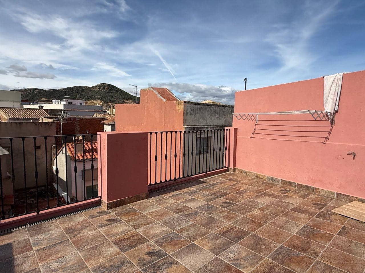 Casa de 5 habitaciones en Villar del Arzobispo en venta - 260.000 € (Ref: 9965309)