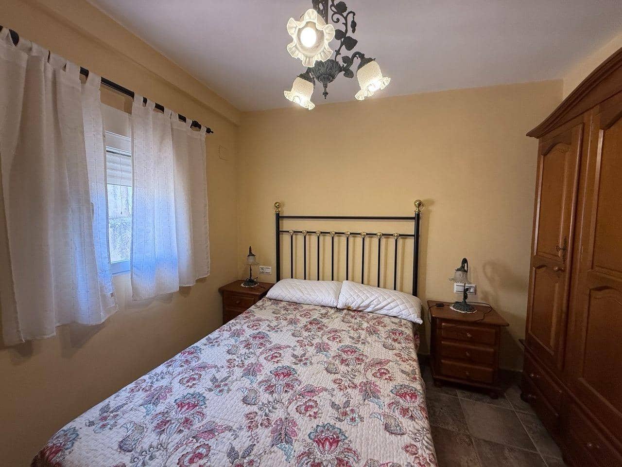 Casa de 5 habitaciones en Villar del Arzobispo en venta - 260.000 € (Ref: 9965309)