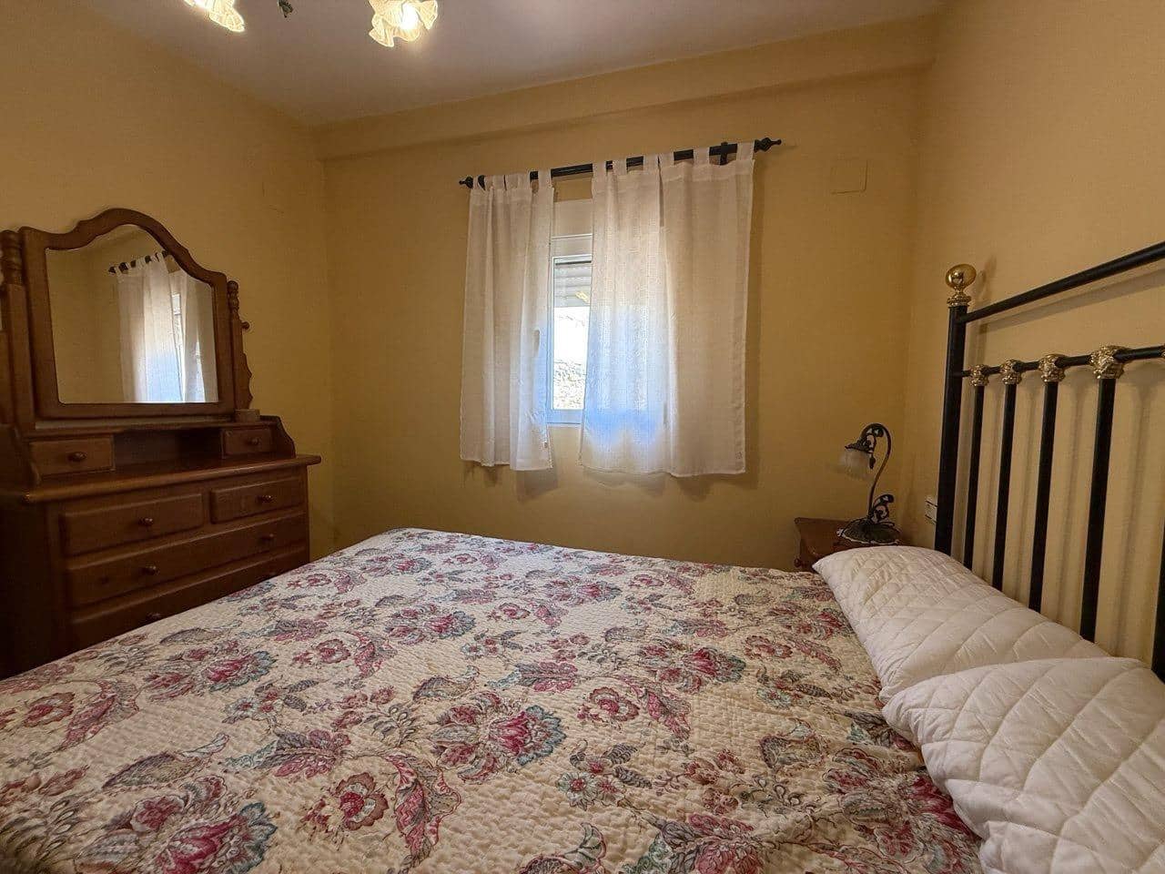 Casa de 5 habitaciones en Villar del Arzobispo en venta - 260.000 € (Ref: 9965309)