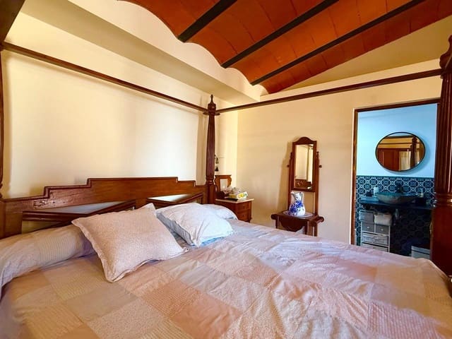 Casa de 5 habitaciones en Villar del Arzobispo en venta - 260.000 € (Ref: 9965309)