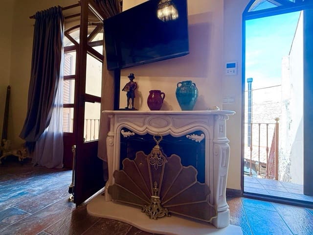 Casa de 5 habitaciones en Villar del Arzobispo en venta - 260.000 € (Ref: 9965309)