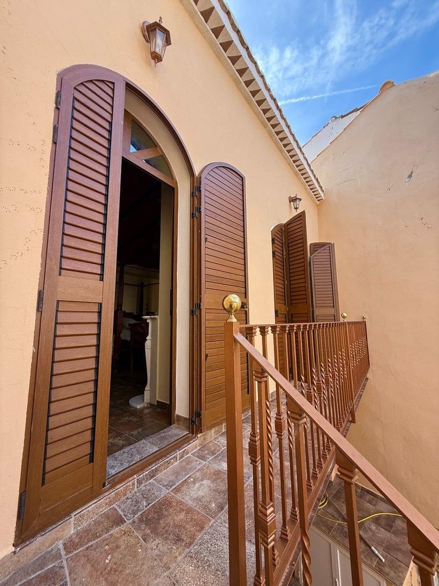 Casa de 5 habitaciones en Villar del Arzobispo en venta - 260.000 € (Ref: 9965309)