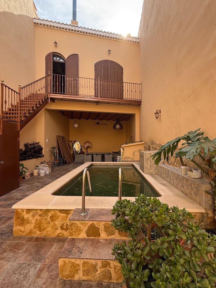 Casa de 5 habitaciones en Villar del Arzobispo en venta - 260.000 € (Ref: 9965309)