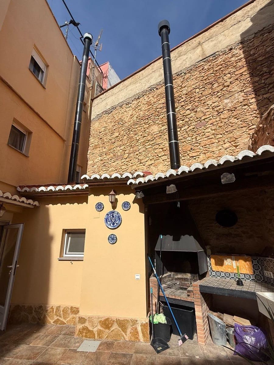 Casa de 5 habitaciones en Villar del Arzobispo en venta - 260.000 € (Ref: 9965309)