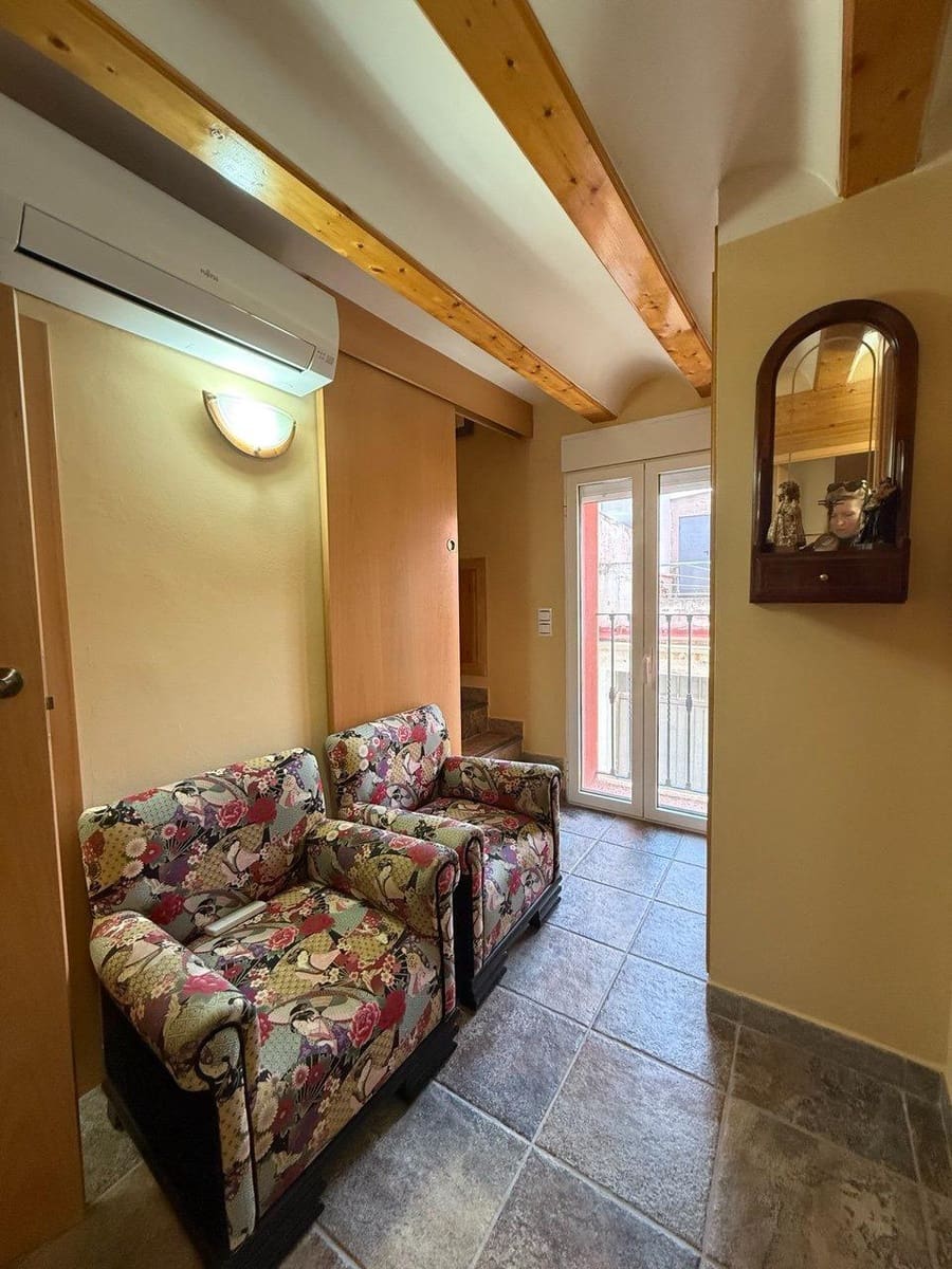 Casa de 5 habitaciones en Villar del Arzobispo en venta - 260.000 € (Ref: 9965309)